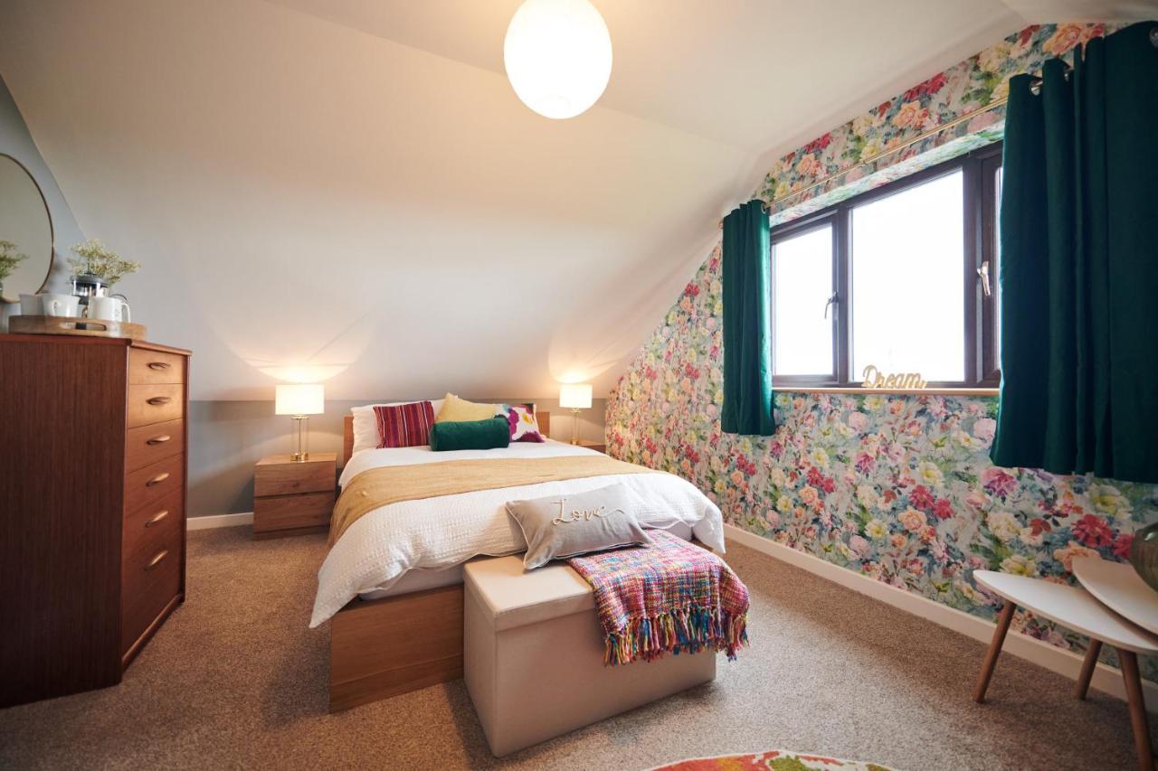 Maes Y Mel- A Couples, Pet Friendly, Rural Romantic Getaway With Countryside Views Gellywen Dış mekan fotoğraf