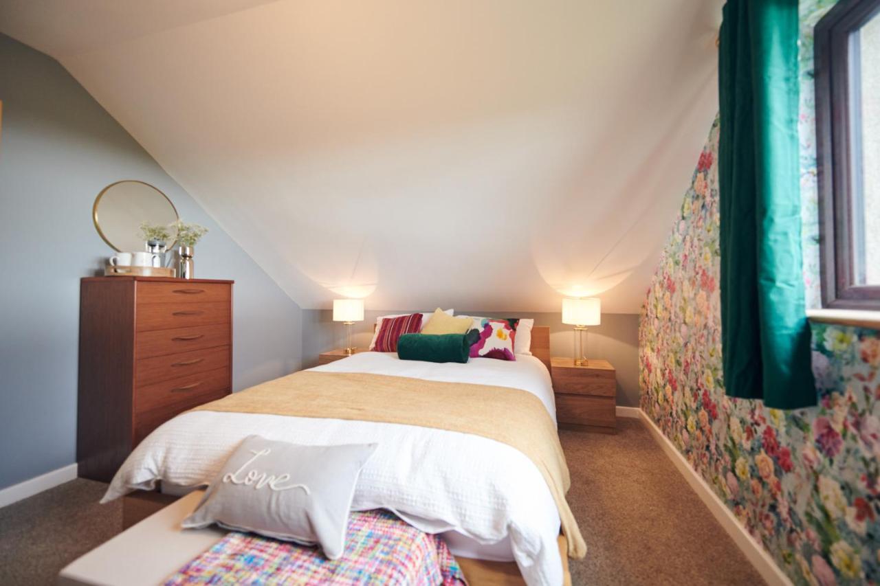 Maes Y Mel- A Couples, Pet Friendly, Rural Romantic Getaway With Countryside Views Gellywen Dış mekan fotoğraf